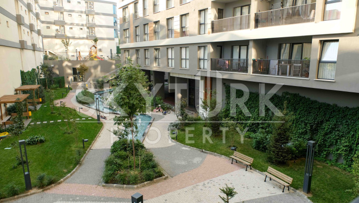 Комфортный жилой комплекс в районе Кючюкчекмедже, Стамбул - Ракурс 1